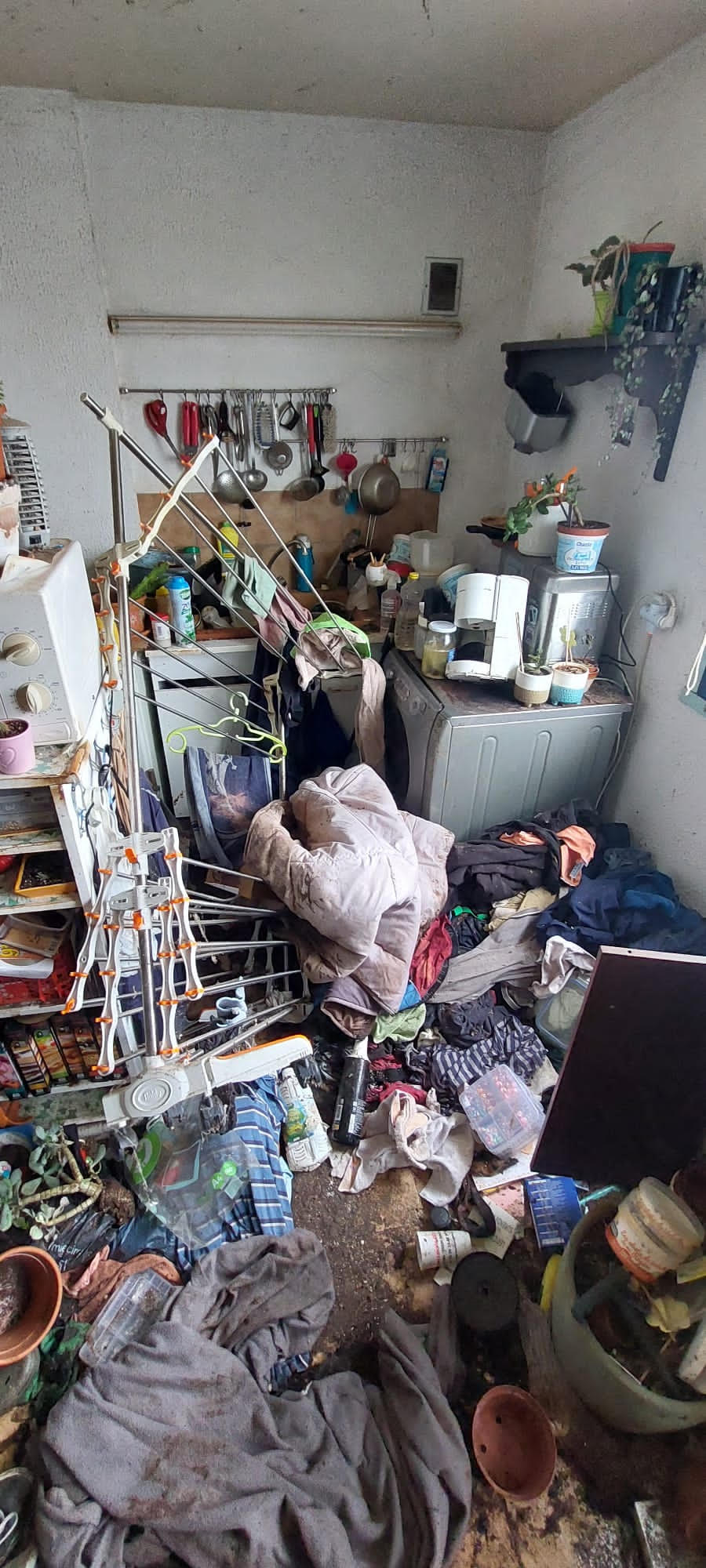 Avant : Cuisine encombrée